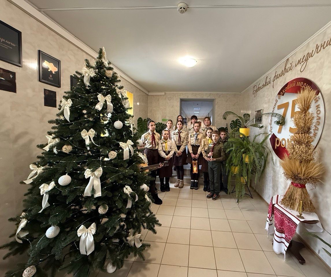 Детальніше про статтю Вифлеємський вогонь Миру у Дубенському фаховому медичному коледжі