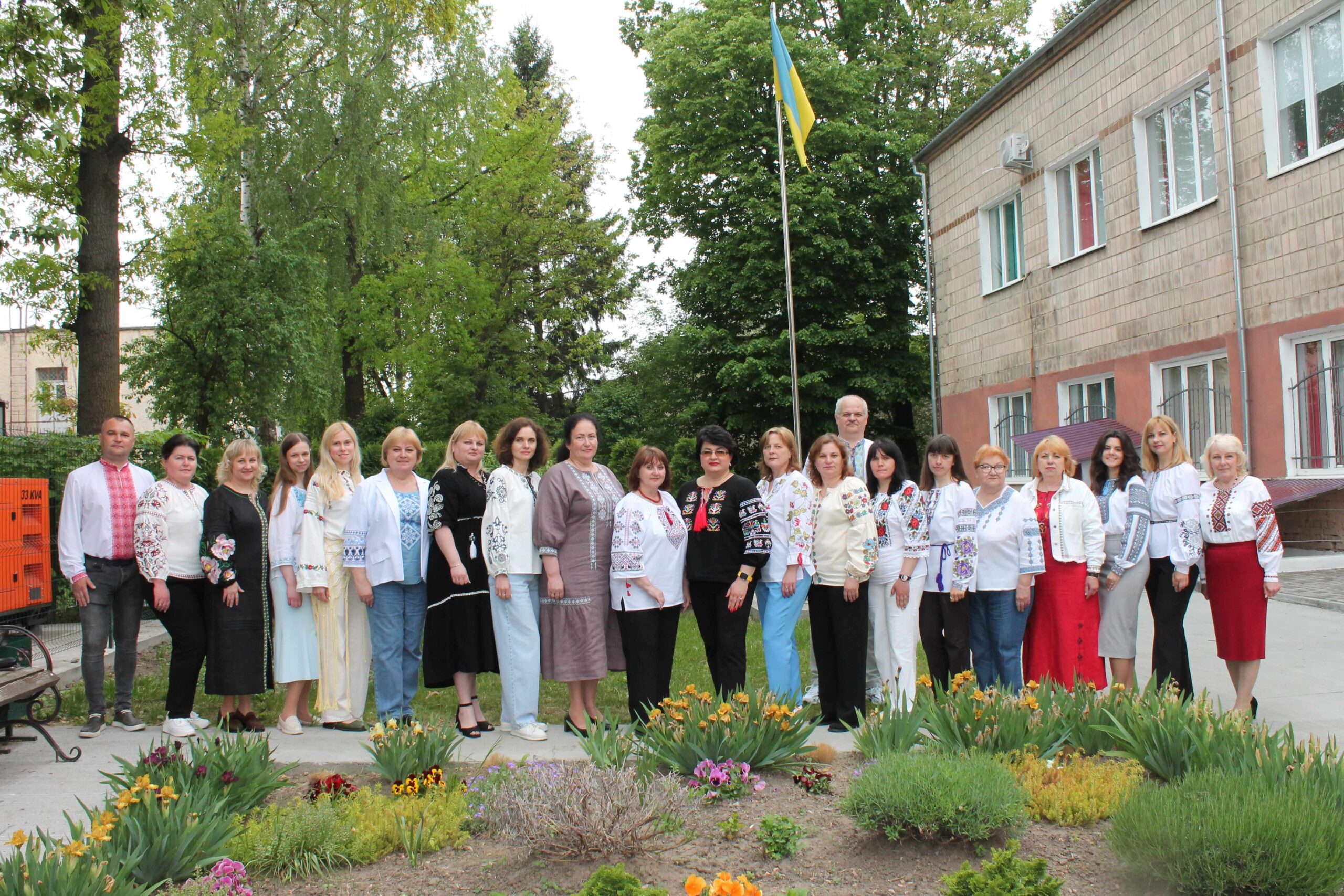 Детальніше про статтю ОБЕРІГ, ЩО ЄДНАЄ СЕРЦЯ: ДЕНЬ ВИШИВАНКИ У СТІНАХ КОЛЕДЖУ